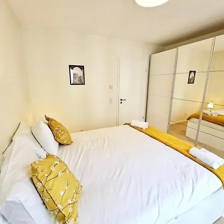 Appartement 1br Flat With Free Parking-great Location In Cd8