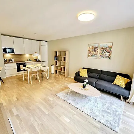 1br Flat With Free Parking-great Location In Cd8 Apartment *